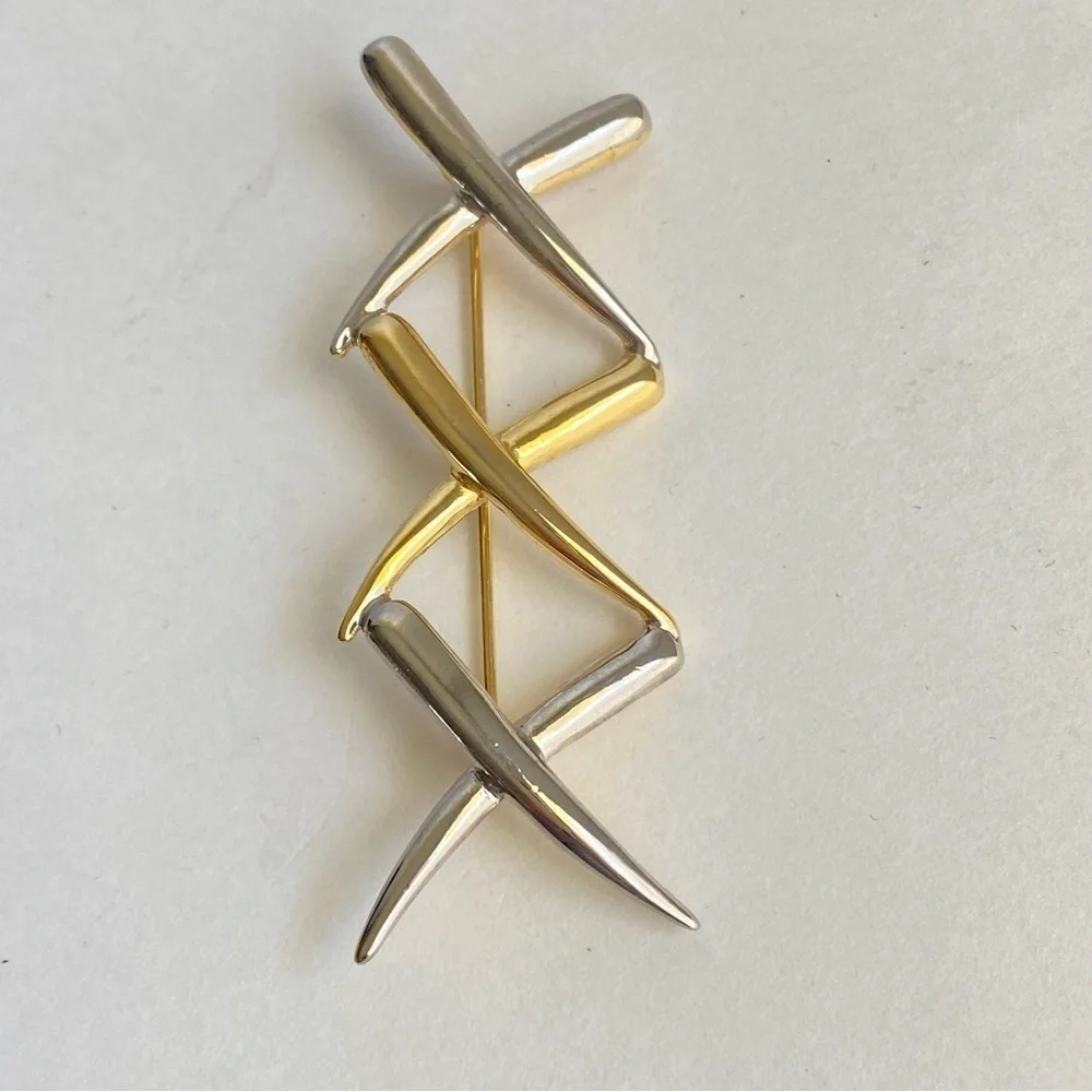 Vintage X Brooch Two Tone Metal Gold Silver Pin Hugs & Kisses 90s‎ Y2K Pin